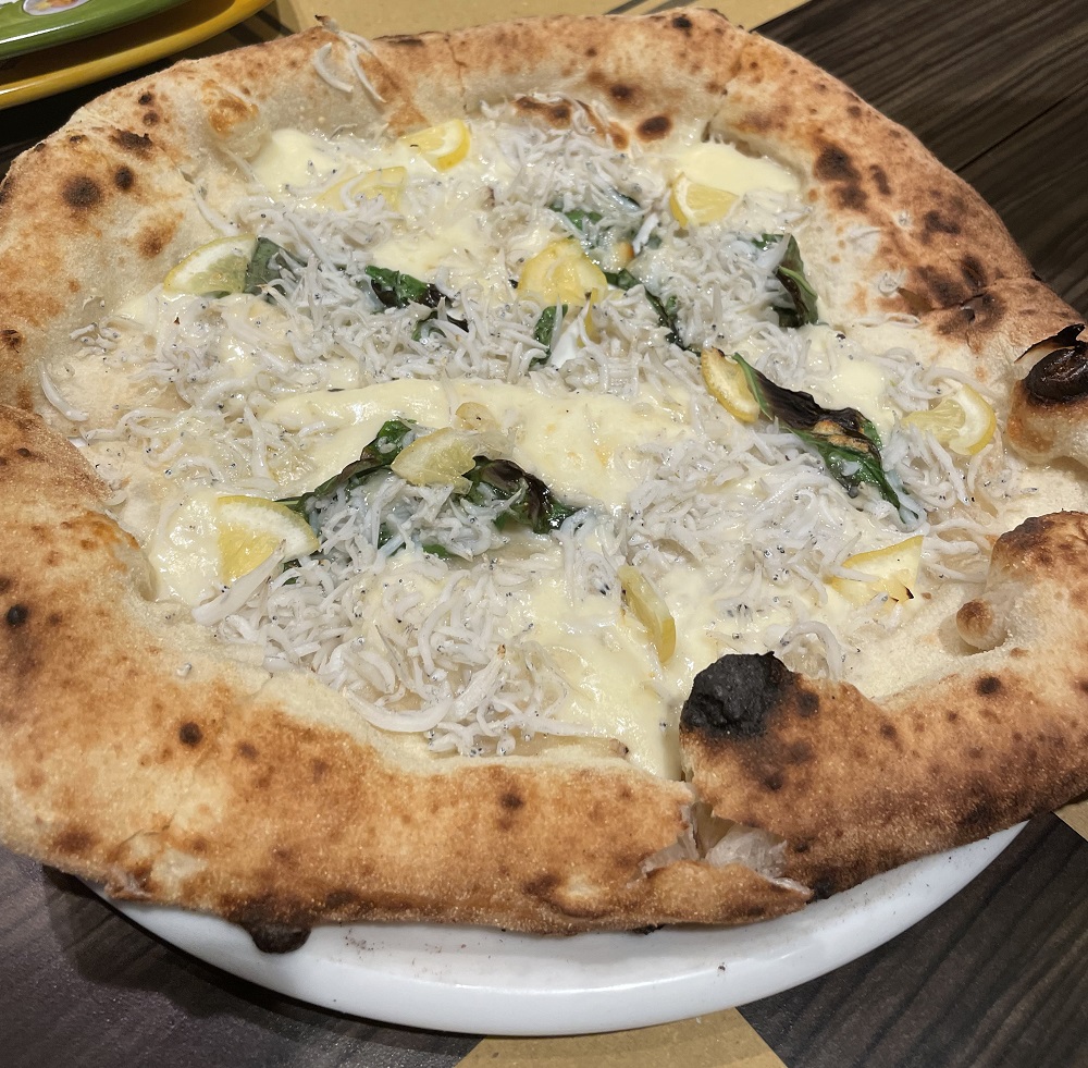 シラス・レモンのピザ