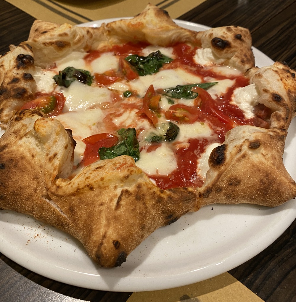 ドンペッペ（耳にサラミ星形のピザ）