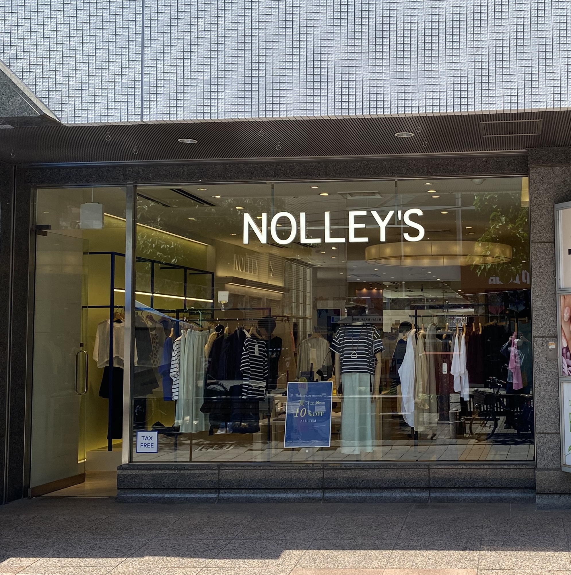 幅広い年齢層に人気の「NOLLEY'S（ノーリーズ）」上品で清潔感のお洋服が好きな方のマストブランドですね。自由が丘店はメルサパート２の１階に入ってい