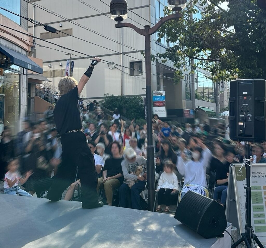 音楽の夢を叶えるため福岡から上京し、ストリートライブ活動を続けてきたという「CAIKI」さん。