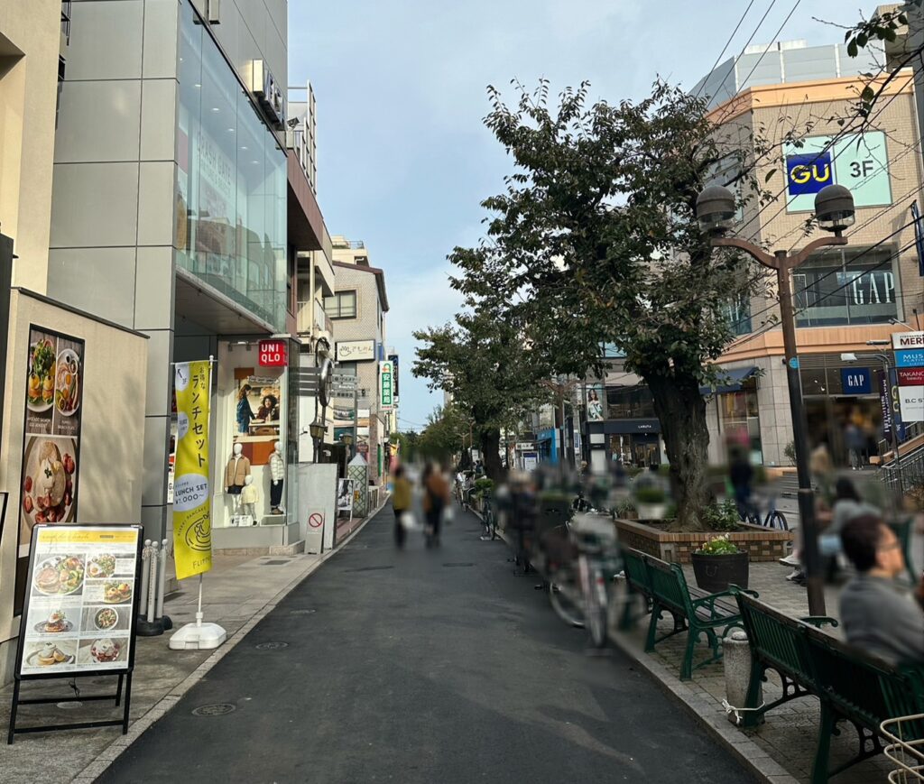 お店は緑豊かな憩いの場、「九品仏川緑道」に面しています♪
