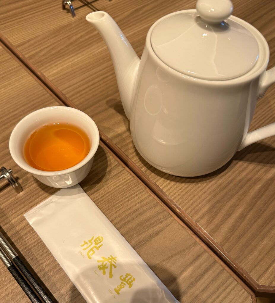 サービスのお上品なお茶がおいしい！！