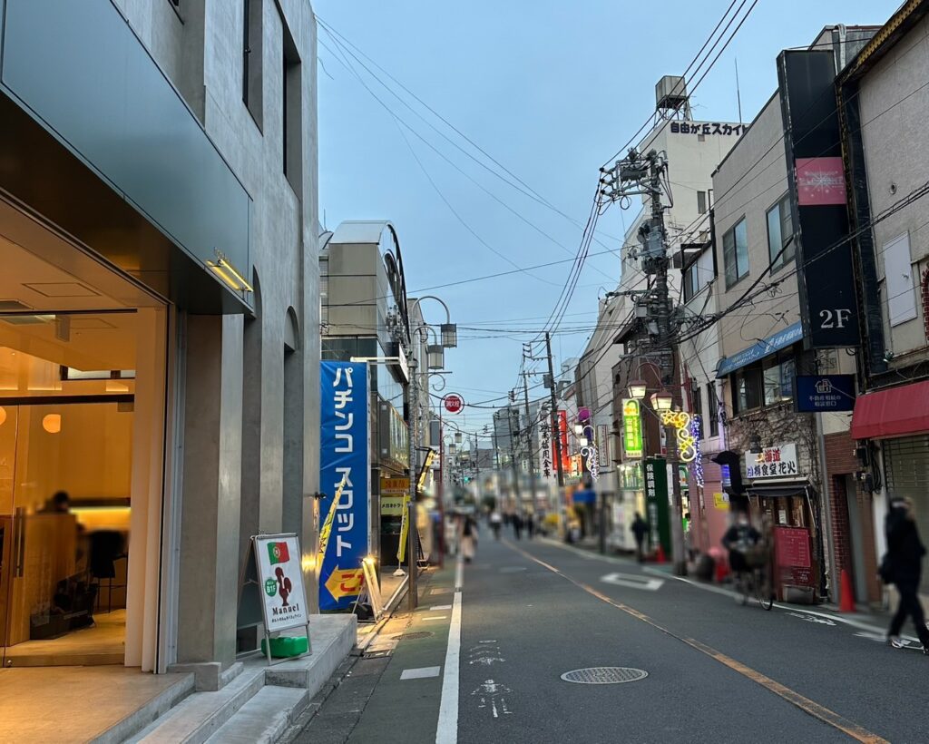 周辺の魅力的なお店をご紹介★