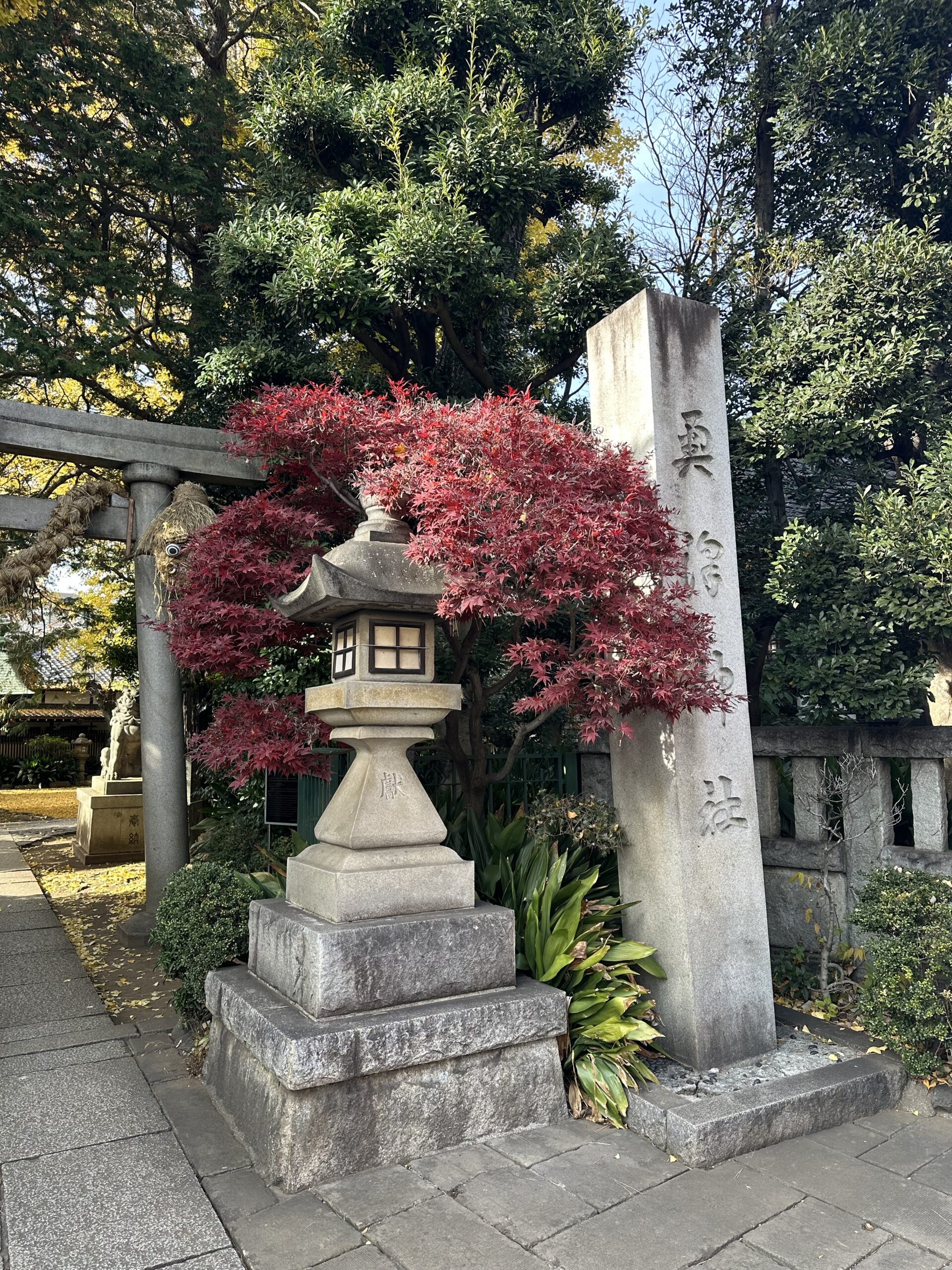 奥澤神社（おくさわじんじゃ）は、東京都世田谷区奥沢にある神社です🍃室町時代に創建されました。奥沢駅から徒歩2分、自由が丘駅南口からは徒歩約10分