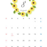 ひまわりのリースが印象的な2025年8月のマンスリーカレンダーのテンプレートです。エネルギッシュさを感じるひまわりが連なる、元気がもらえる、おしゃれでかわいいカ