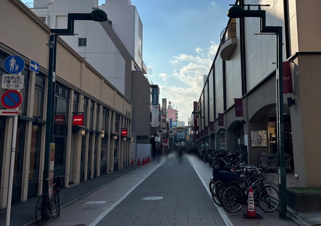 ＜魅力的なお店が立ち並ぶマリクレールストリート＞