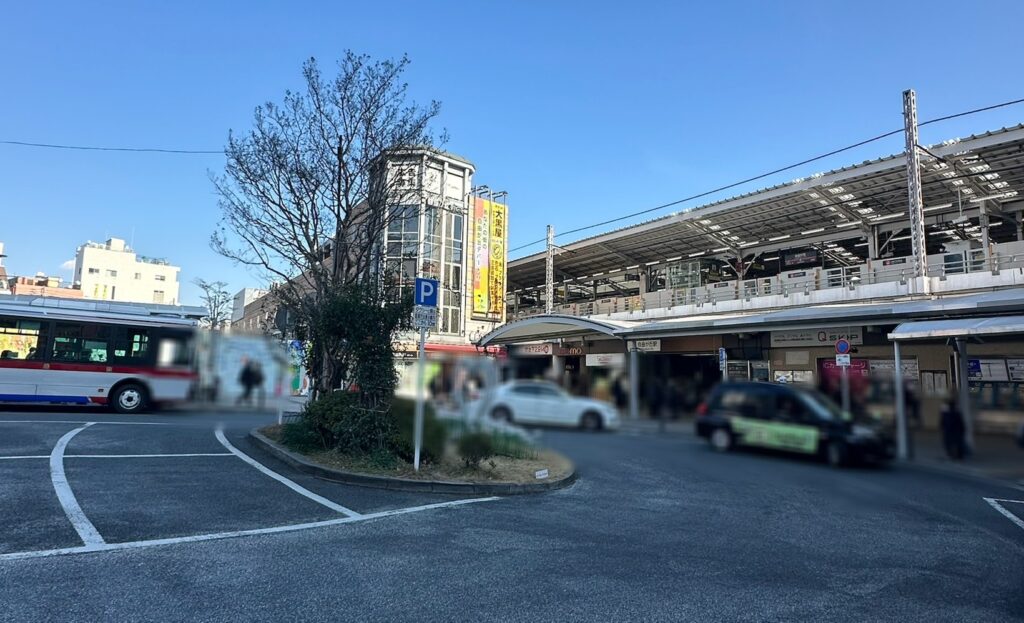 ロータリーがある自由ヶ丘駅正面口