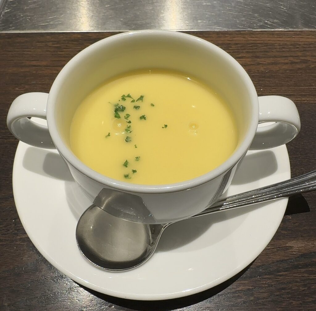 シンプルにおいしいコーンスープ