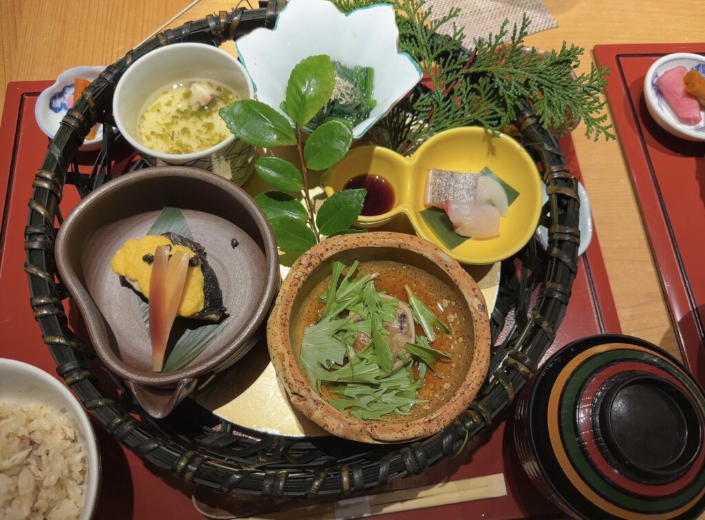見た目も華やか籠盛り和御膳