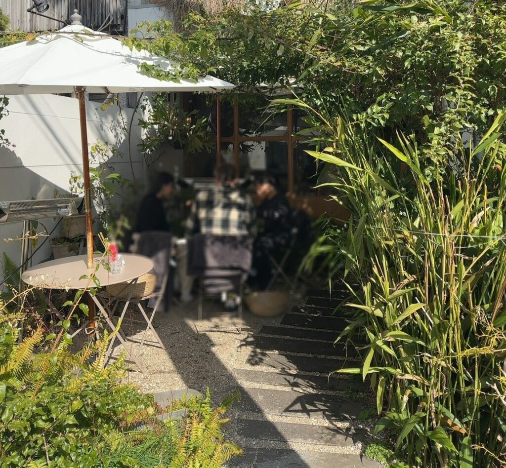自由通りに面しているお店