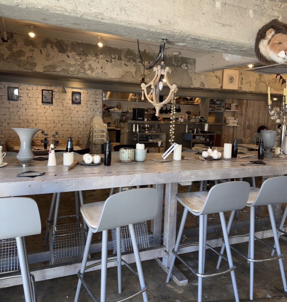 おしゃれでかわいいモダンな店内
