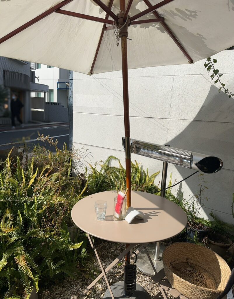 緑豊かなテラス席