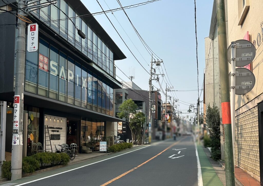 目黒に向かう学園通り