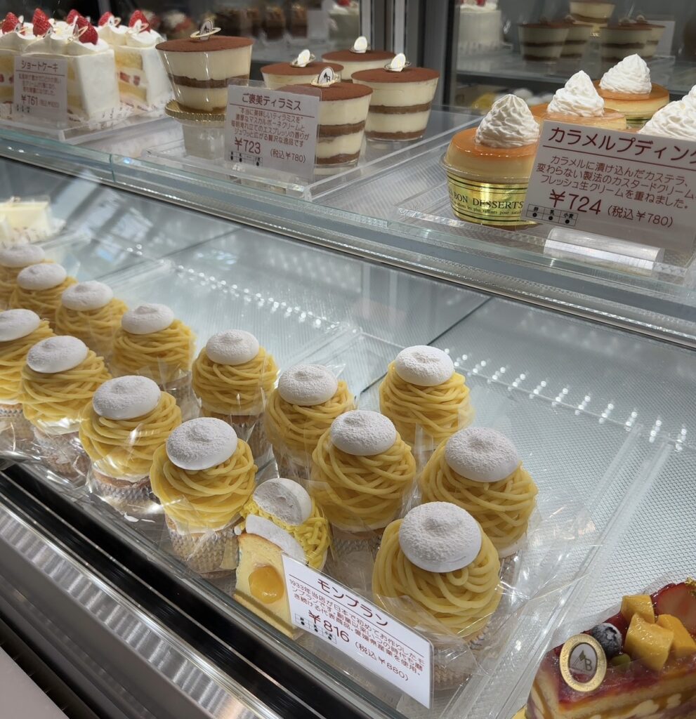 華やかでおいしそうなモンブランのケーキ