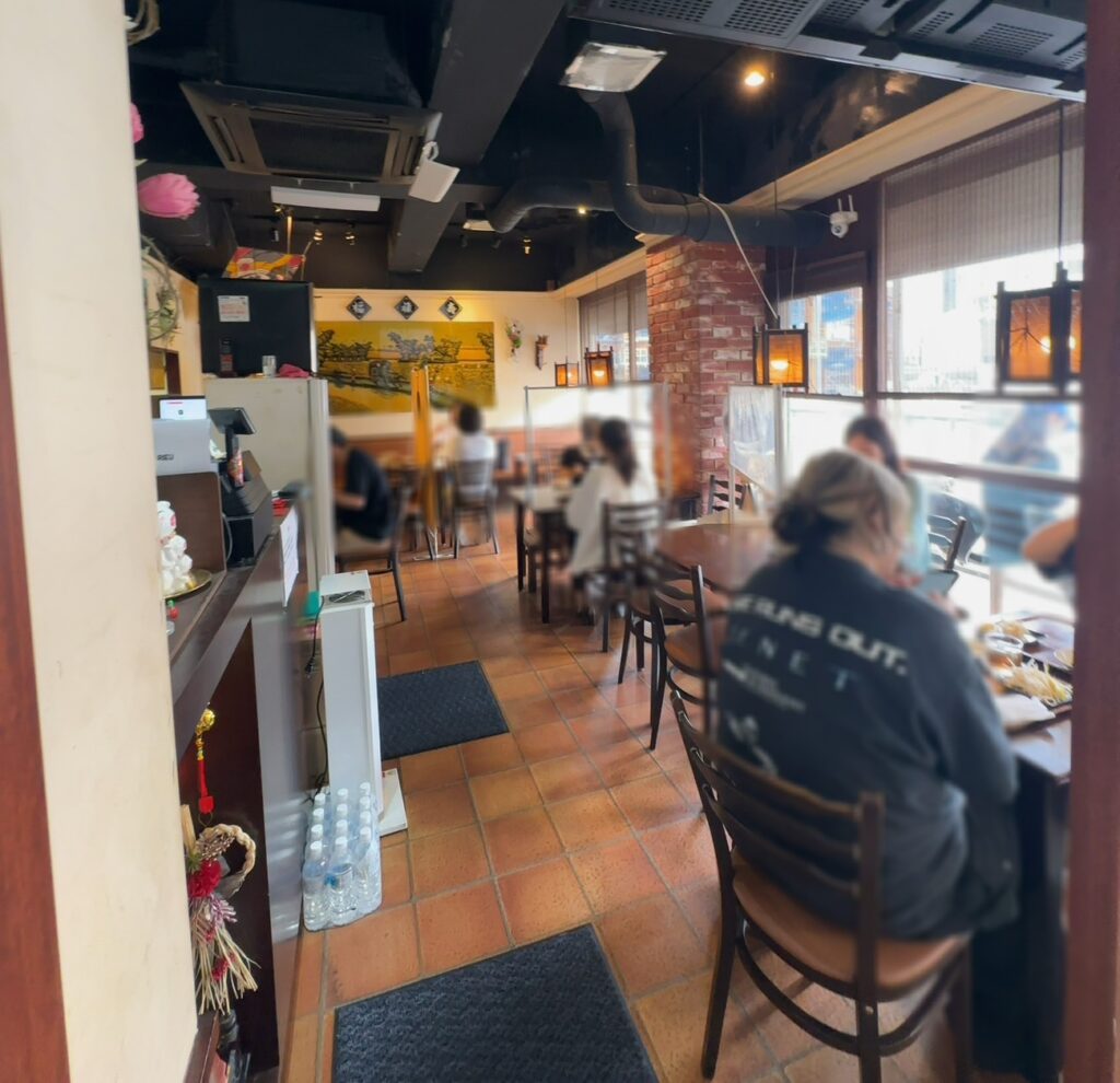 賑わう店内