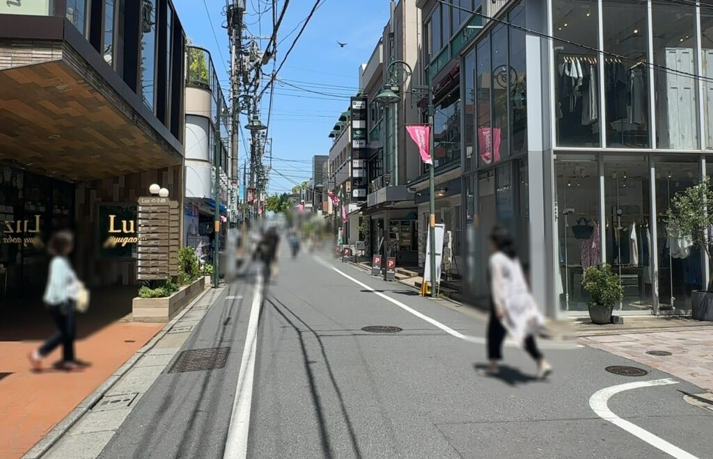「カトレア通り」沿いのおしゃれな外観のビル「Luz自由が丘」