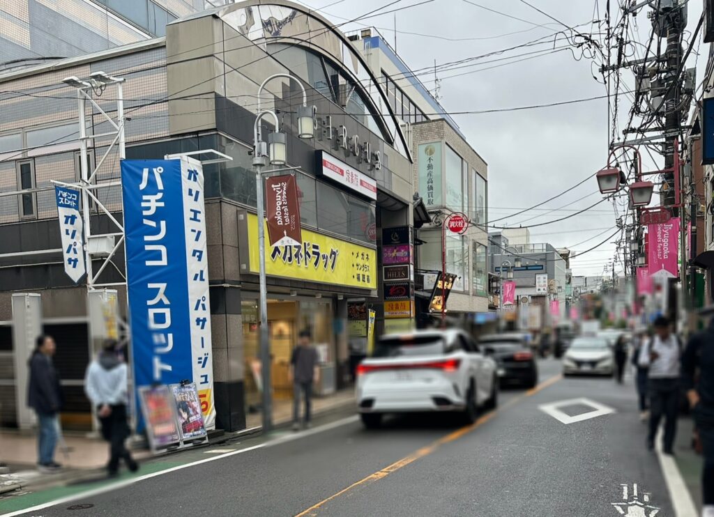 すずかけ通りに出ます
