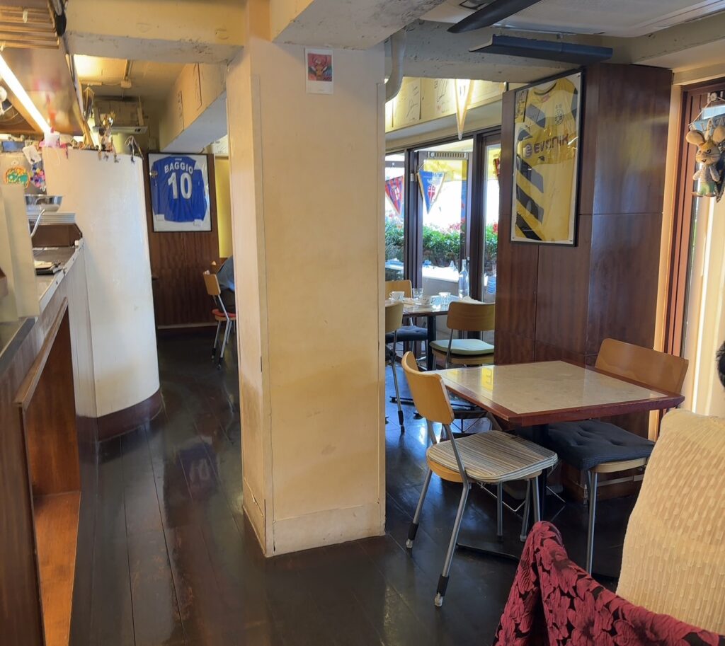 カジュアルで明るいゆっくりできそうな店内♪