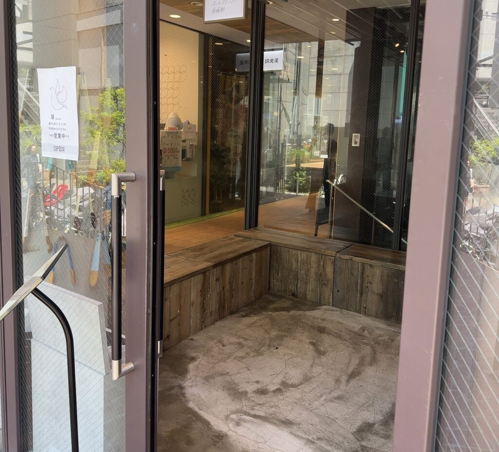 モダンでおしゃれな店内