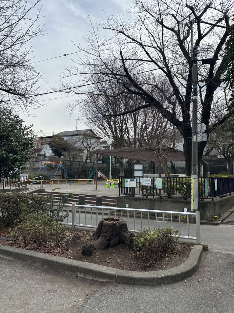 自由ヶ丘駅南口から徒歩約5分、