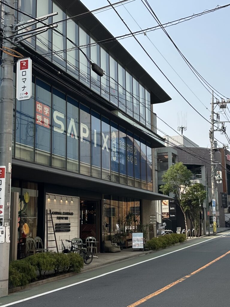 自由が丘駅正面口から徒歩3分の