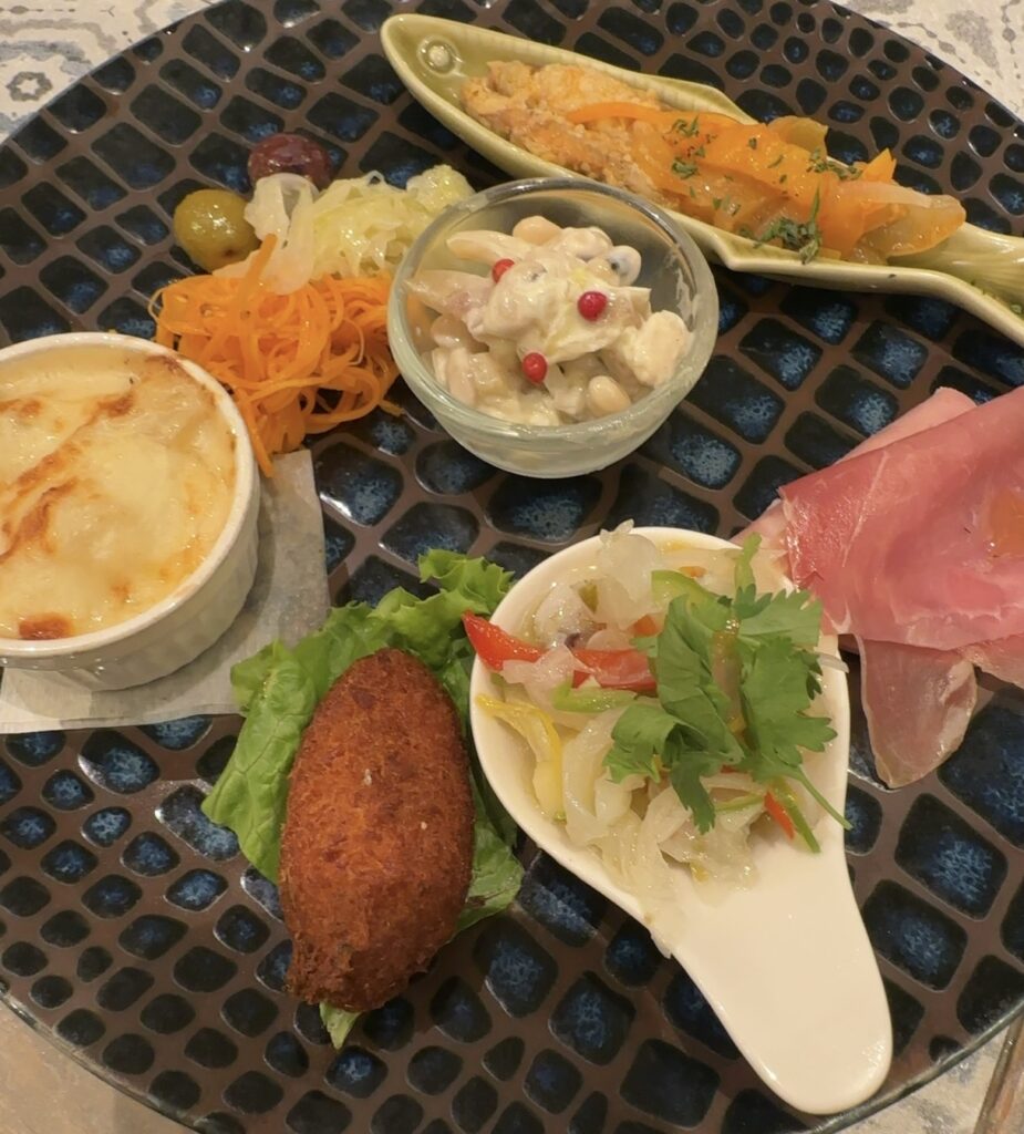見た目も華やかで美しい前菜