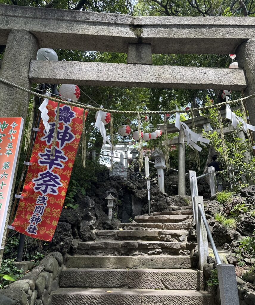 緑豊かで厳かな多摩川浅間神社