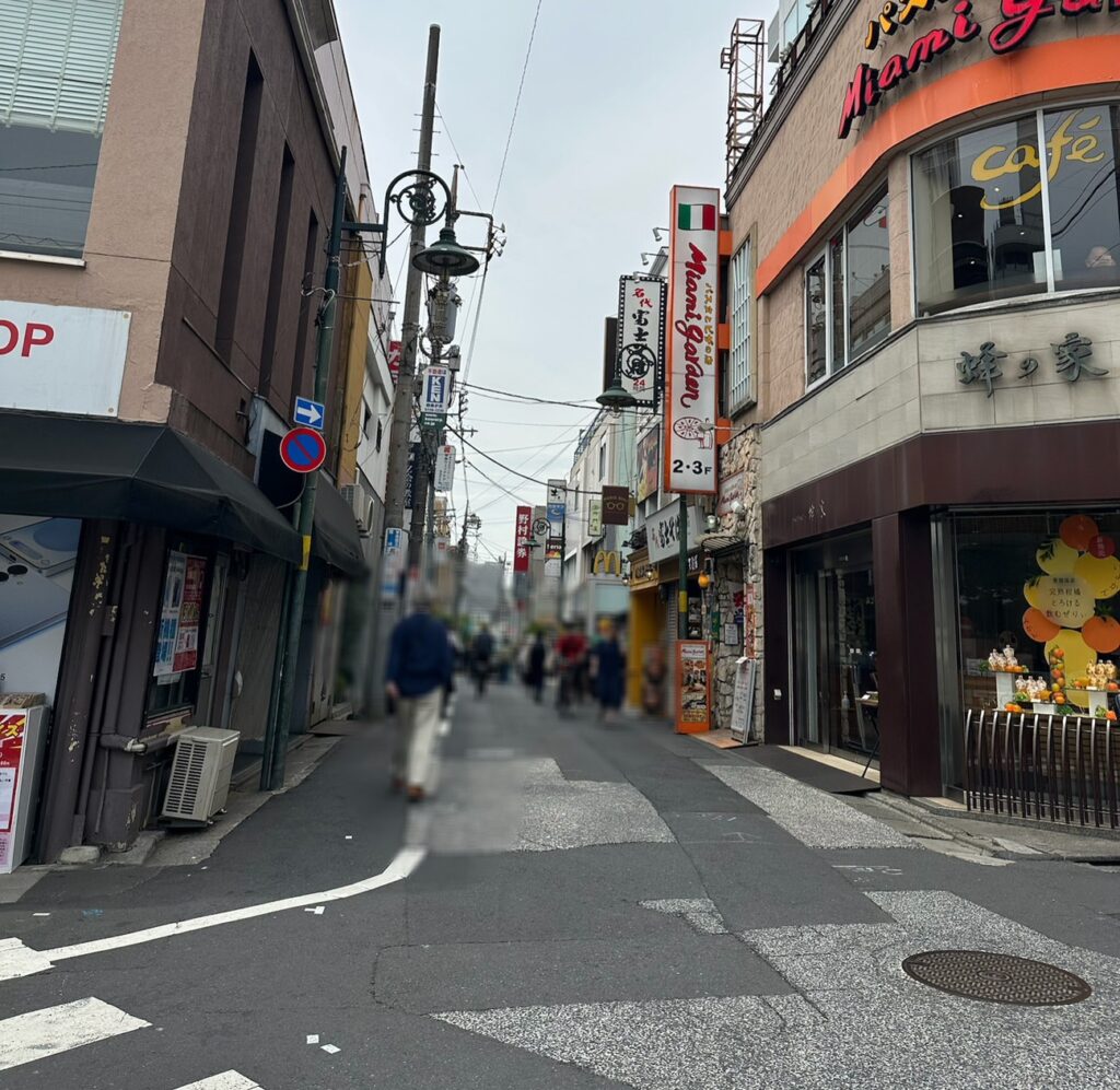 人出の多い「メープル通り」