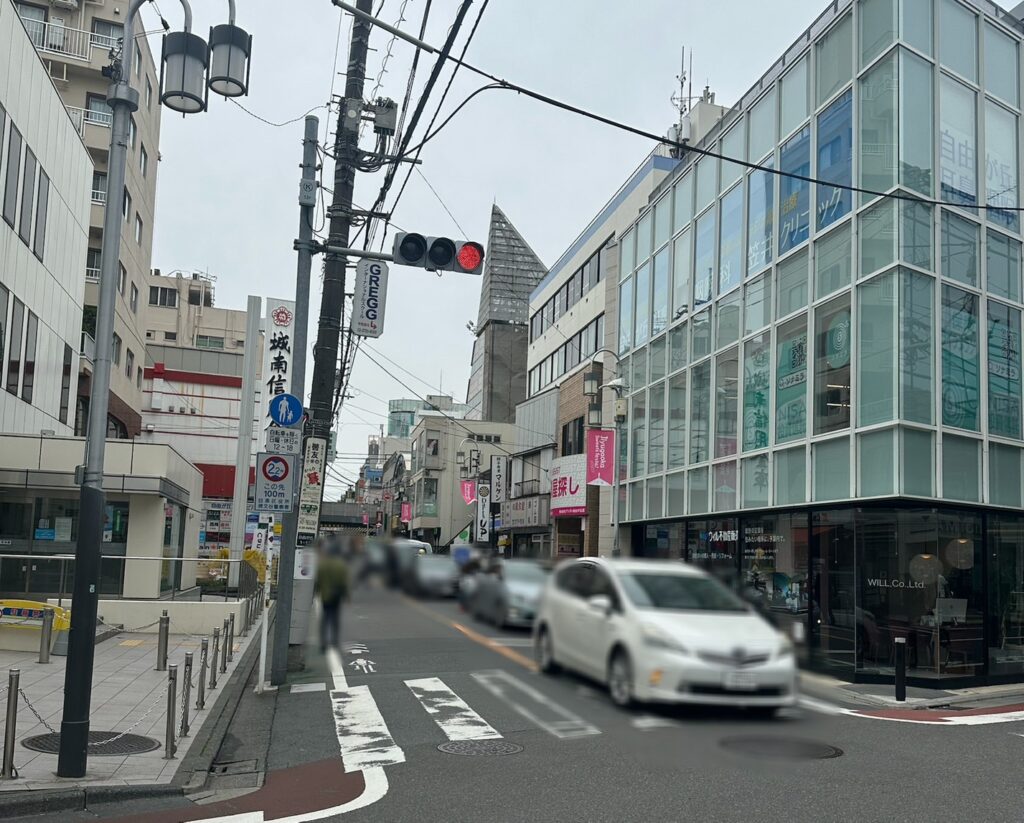たくさんのお店が並ぶすずかけ通り