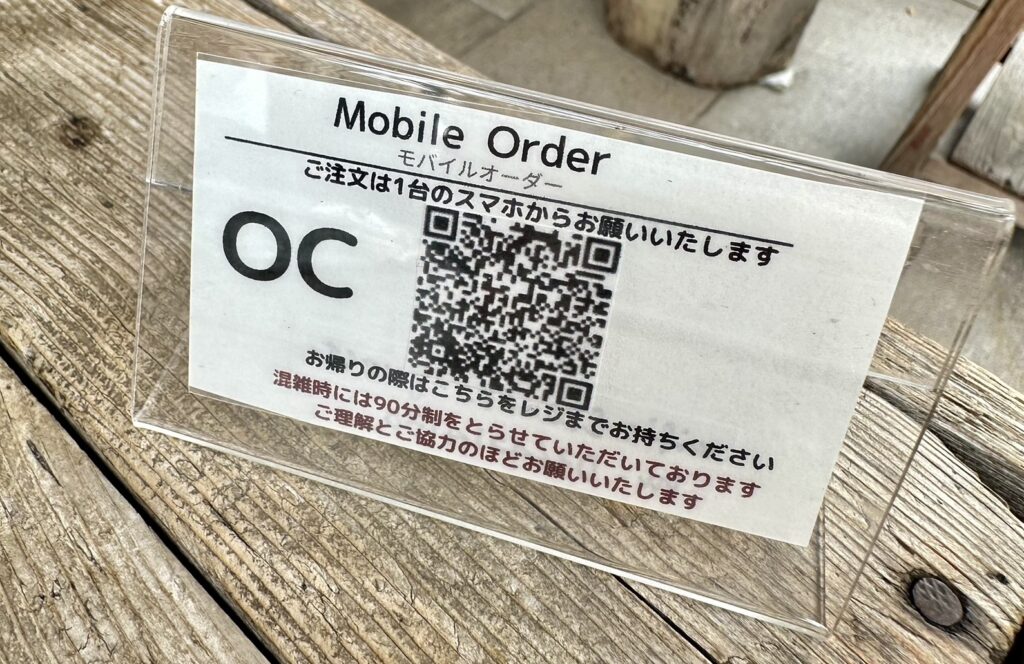 オーダーはテーブルにあるQRコードで