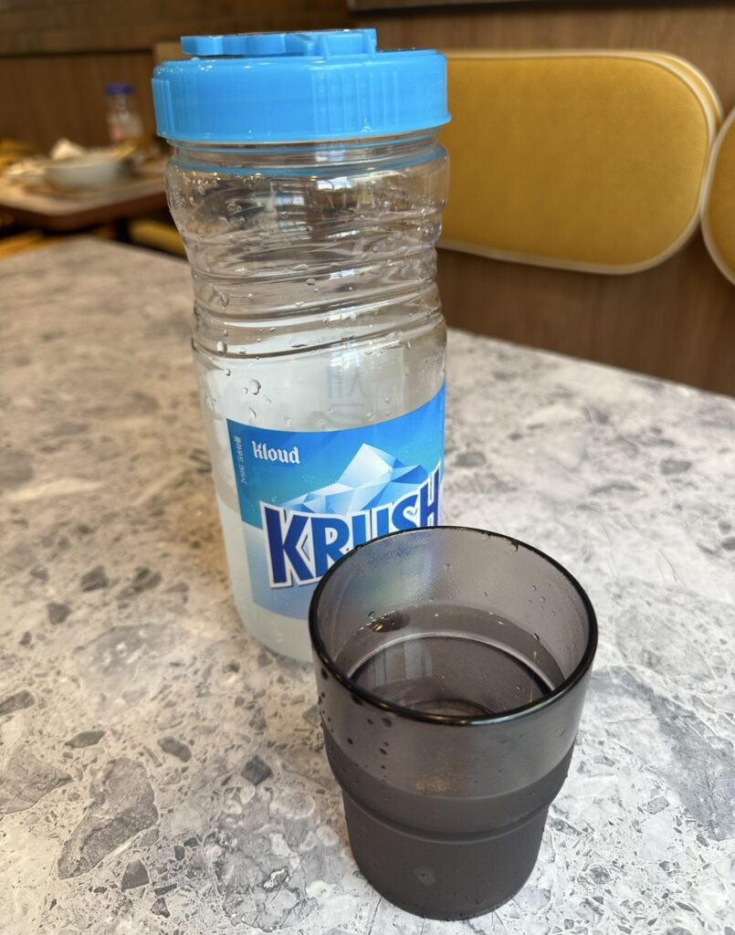 お水はボトルでいただけます