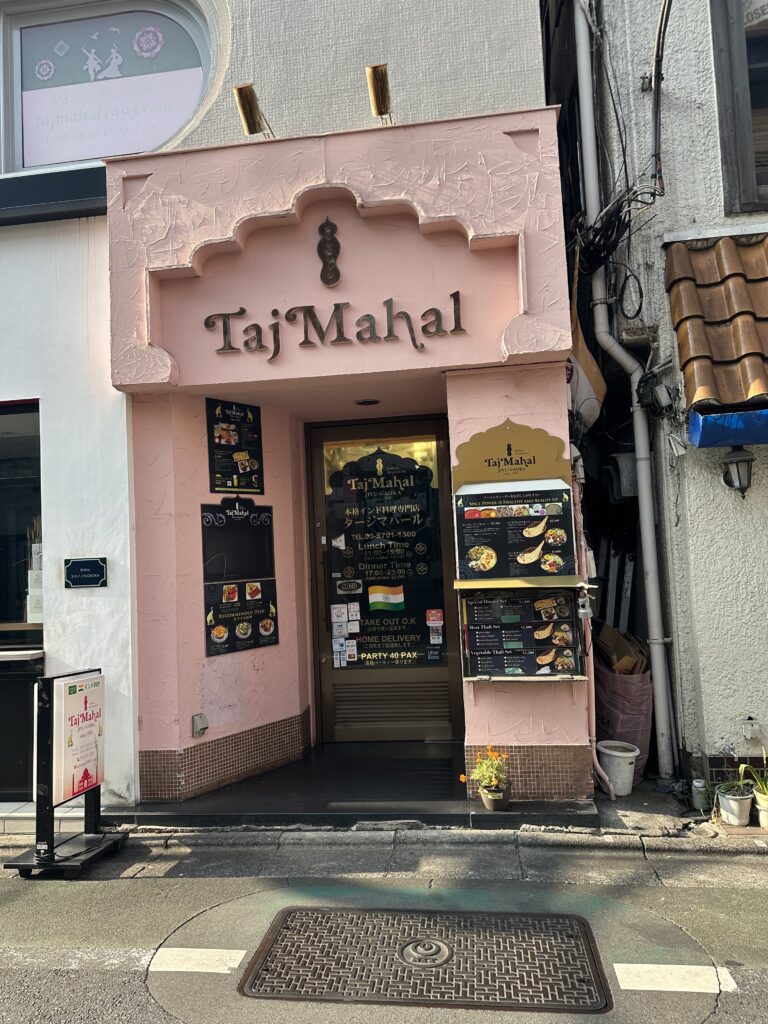 ピンクのお店の外観が目印の「タ