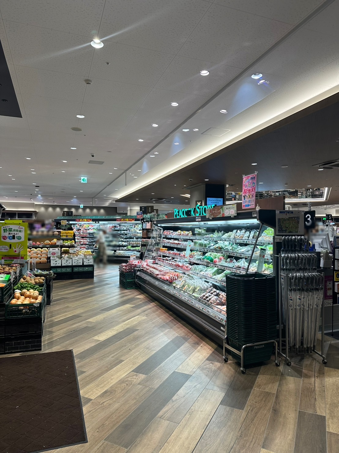 自由ヶ丘にはいくつかスーパーがあります。九品仏川緑道沿いにある「食品館あおば 自由が丘店」、商業施設「フレル・ウィズ自由が丘」の1階に入っている「東急ストア」な