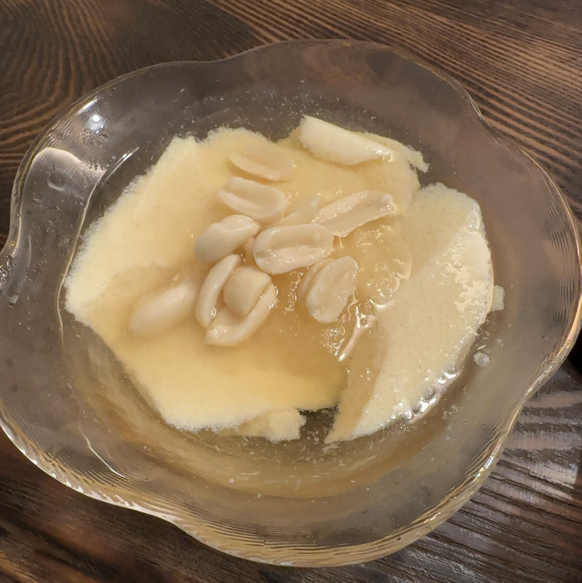 自由が丘駅正面口から徒歩4分の「台湾席茶 蓮月庭（タイワンシーチャ レンゲツテイ）」さん。台湾人オーナーによる、本格的な台湾料理のレストランです。 先日、初めて
