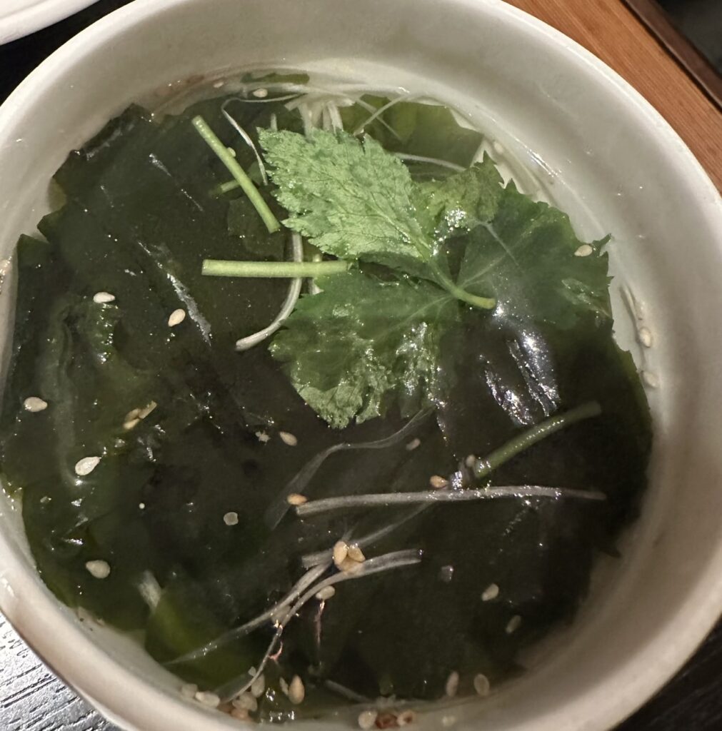 セットのわかめスープ