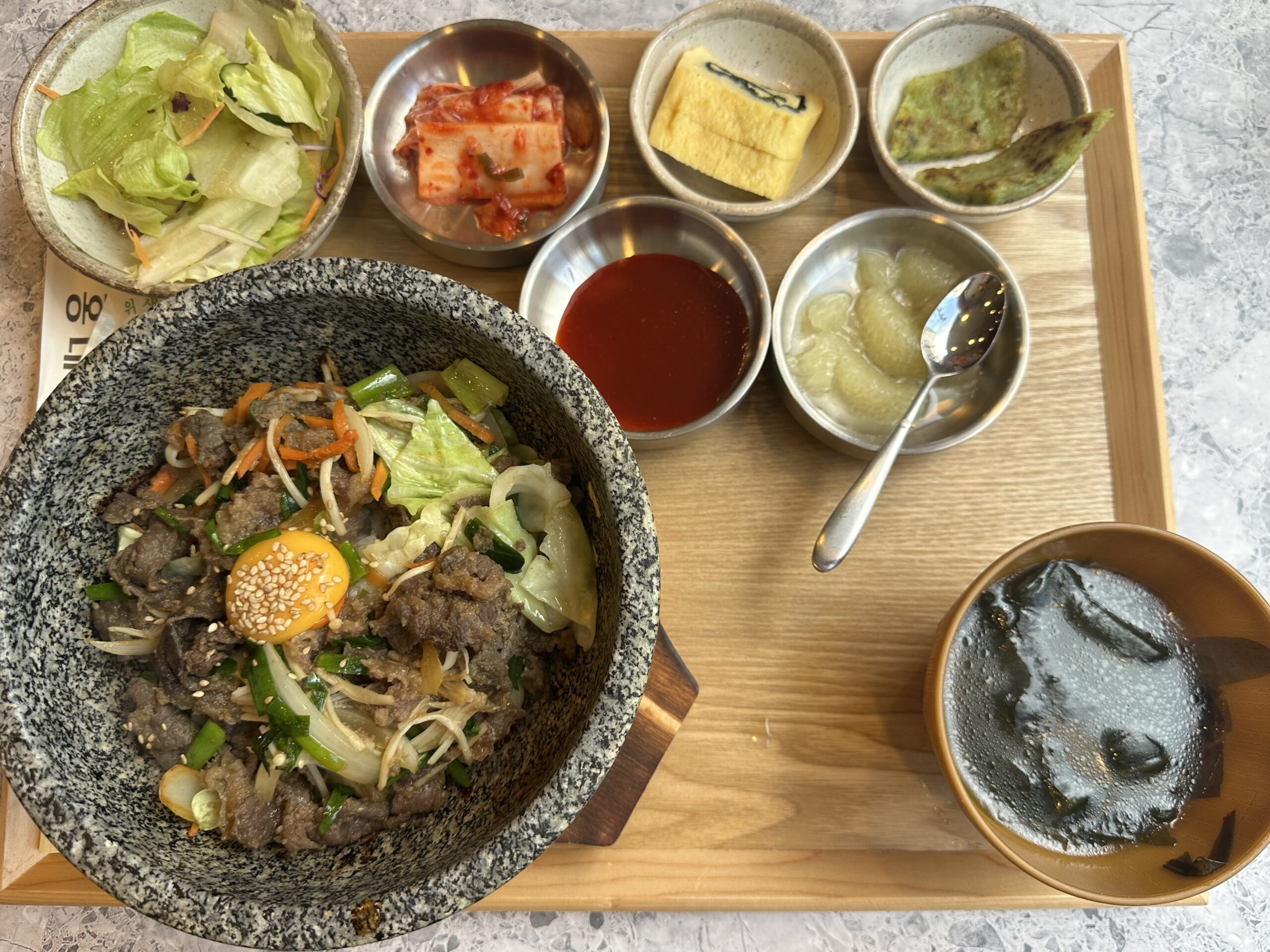 自由が丘駅南口から徒歩3分、韓国料理ホンデポチャ自由が丘店は、2025年6月に新規オープンした新店舗✨種類豊富な韓国料理とおいしい韓国ドリンクがお