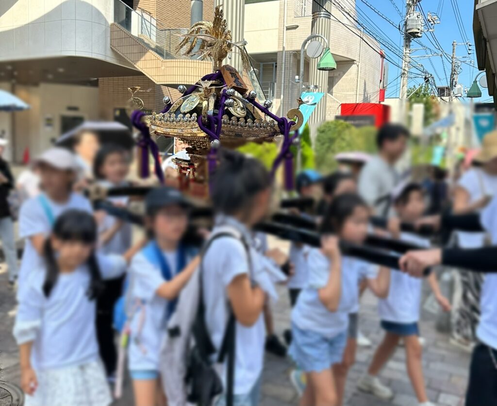 自由が丘を練り歩きます