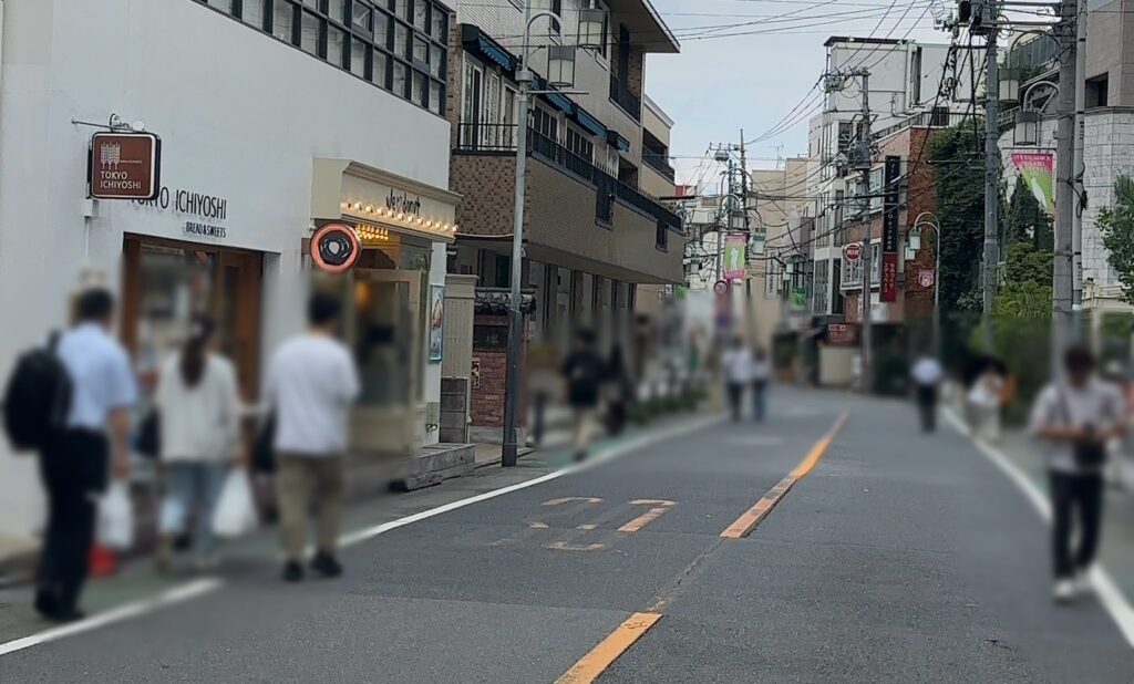 飲食店などが立ち並ぶ自由が丘グリーンロード