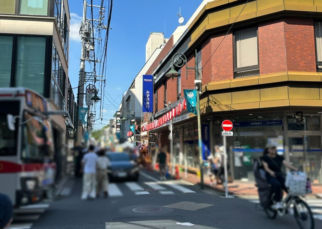 すずかけ通りとぶつかる一つ目の交差点