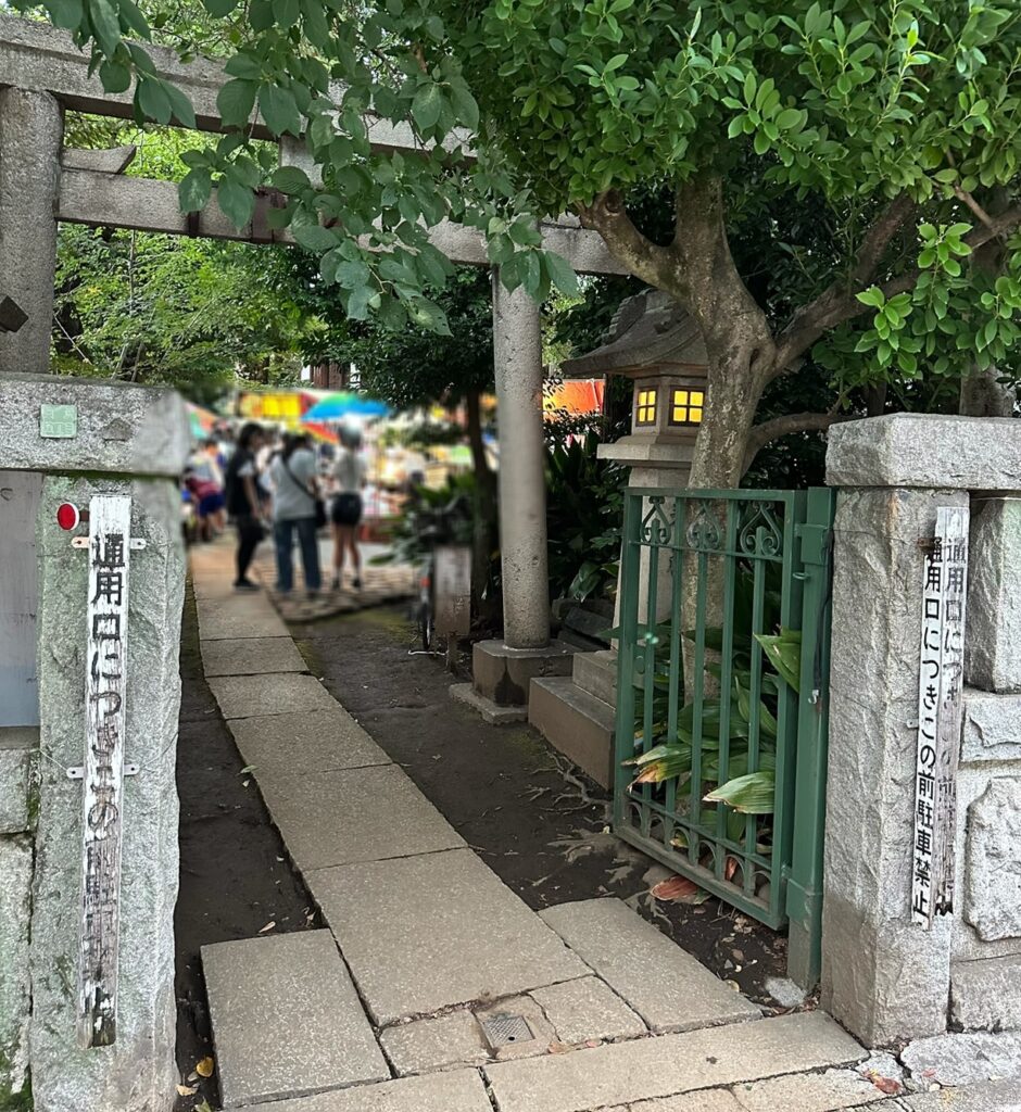 通用門