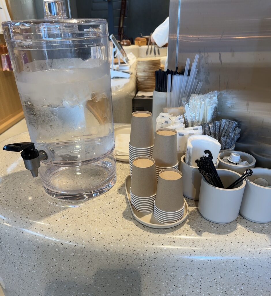 セルフでお水を♪
