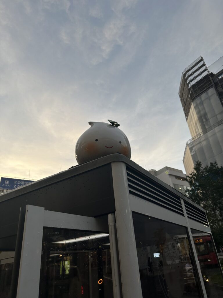 自由が丘駅ロータリー広場にある