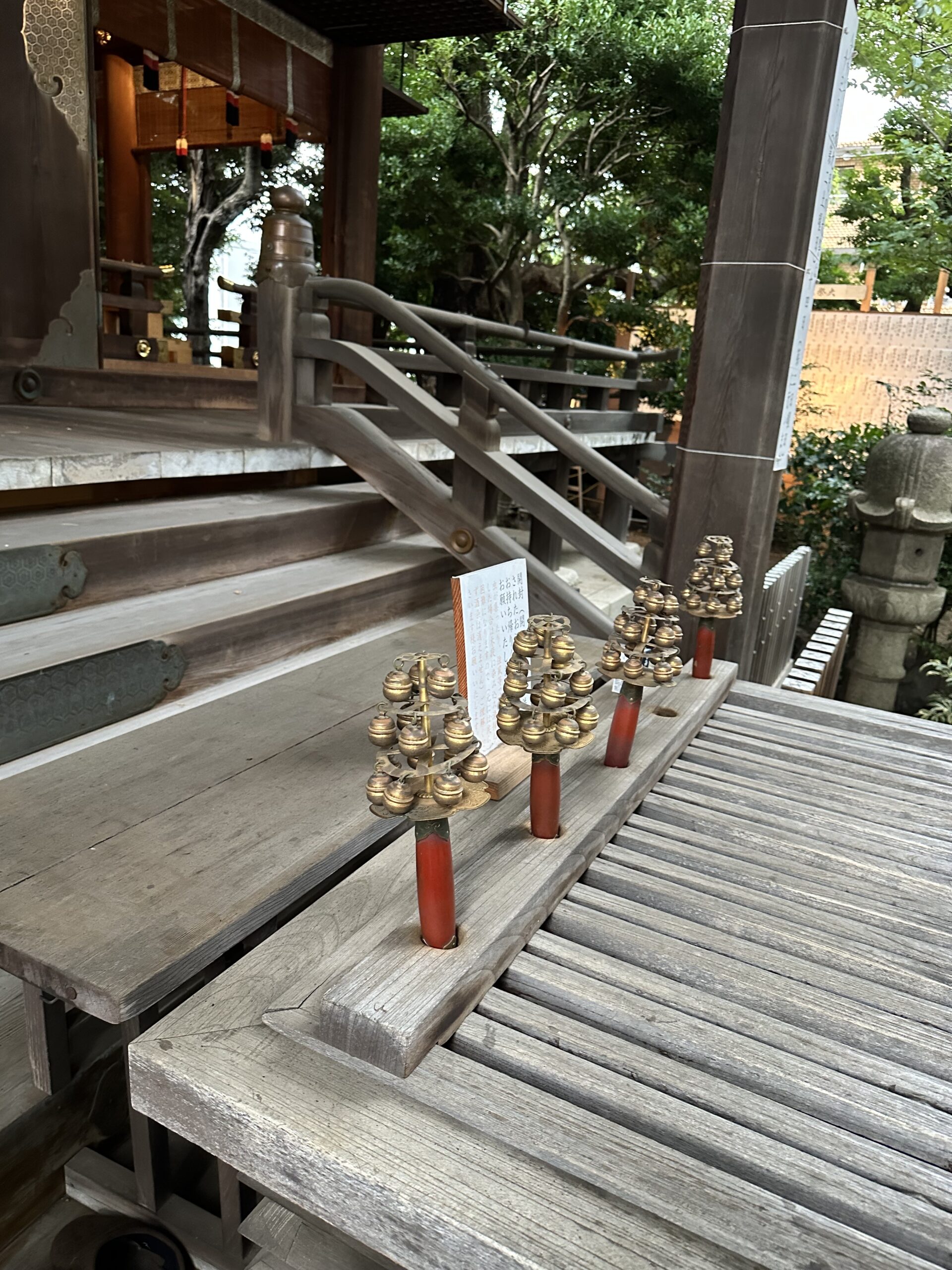 先週末、奥澤神社のお祭りに行ってきました。焼きそば・お好み焼きなどのフード系から、射的やヨーヨー釣りなどのゲーム系まで、色々な屋台がたくさん並び、多くの人々が訪