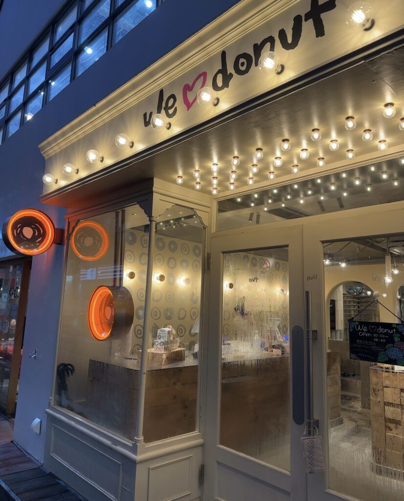 お店の外観もかわいいwe love donut自由が丘