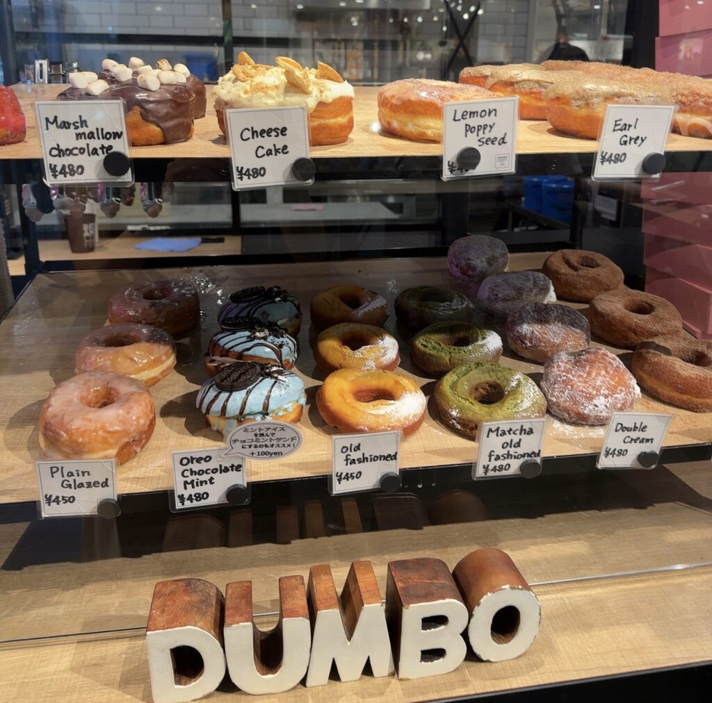 店内に並ぶおしゃれでおいしいドーナツ
