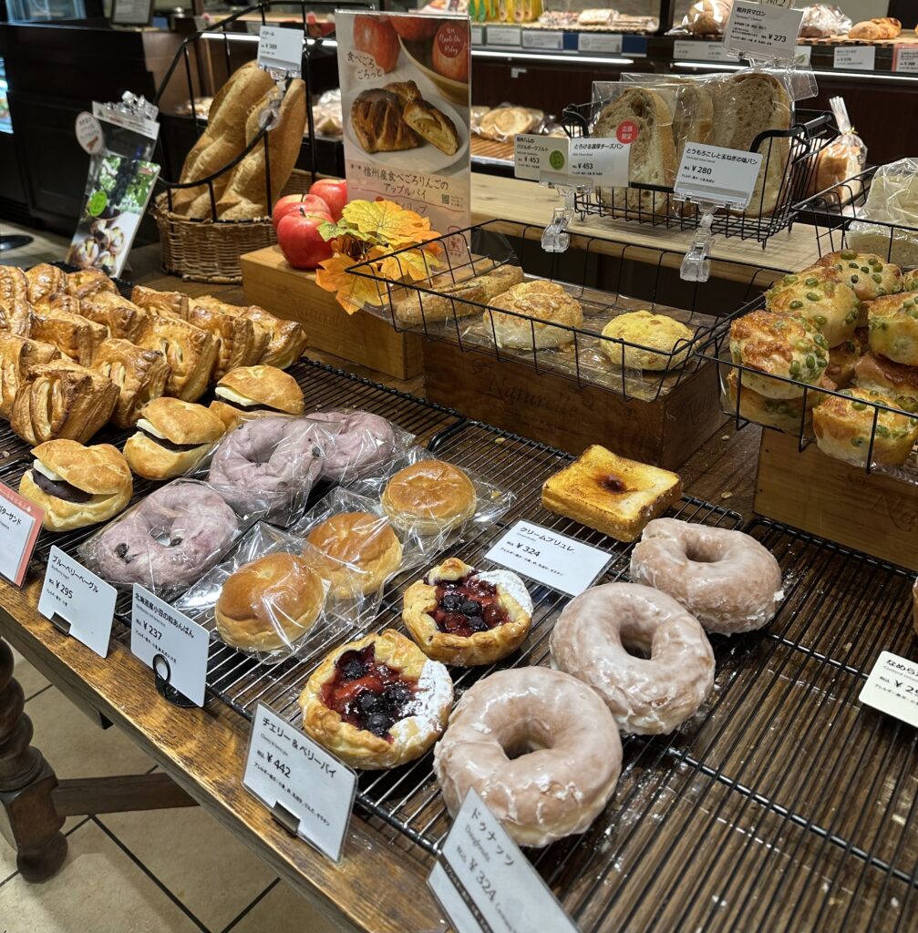 店内には美味しいパンがたくさん並びます