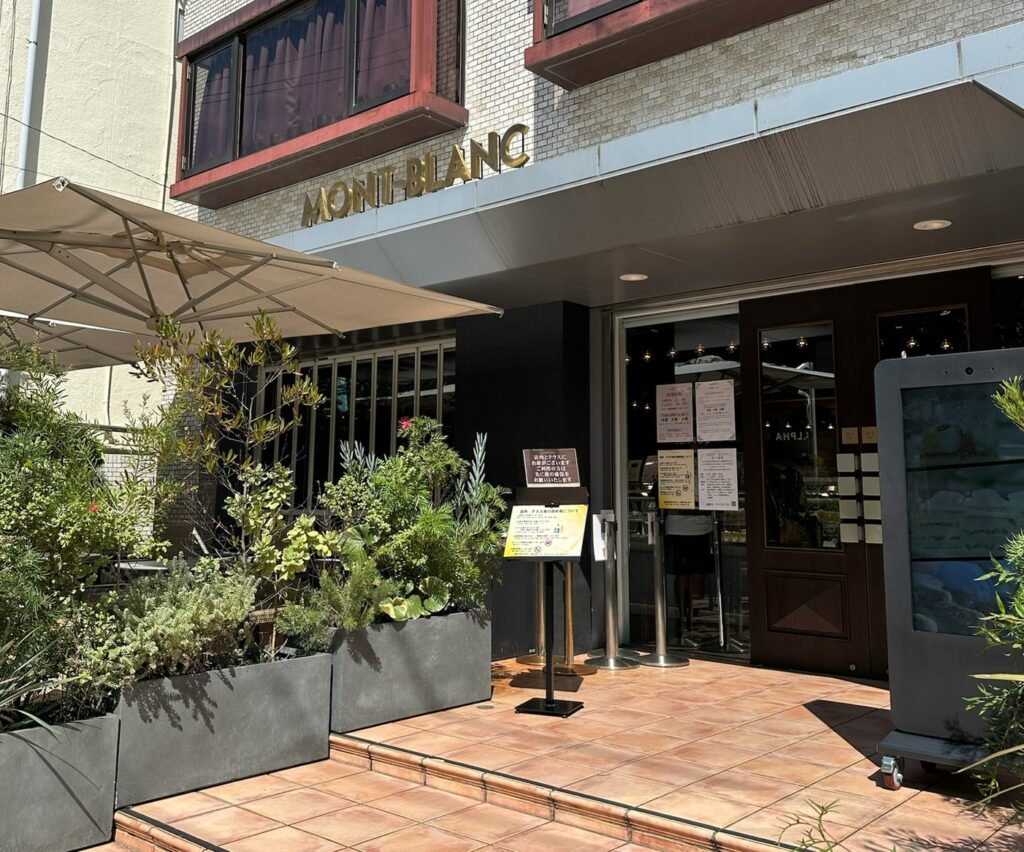 店内もおしゃれ!テラス席もある!東京自由が丘モンブラン