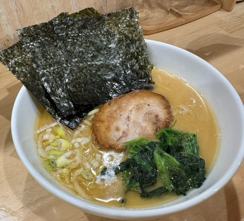 クリーミー醤油豚骨麺