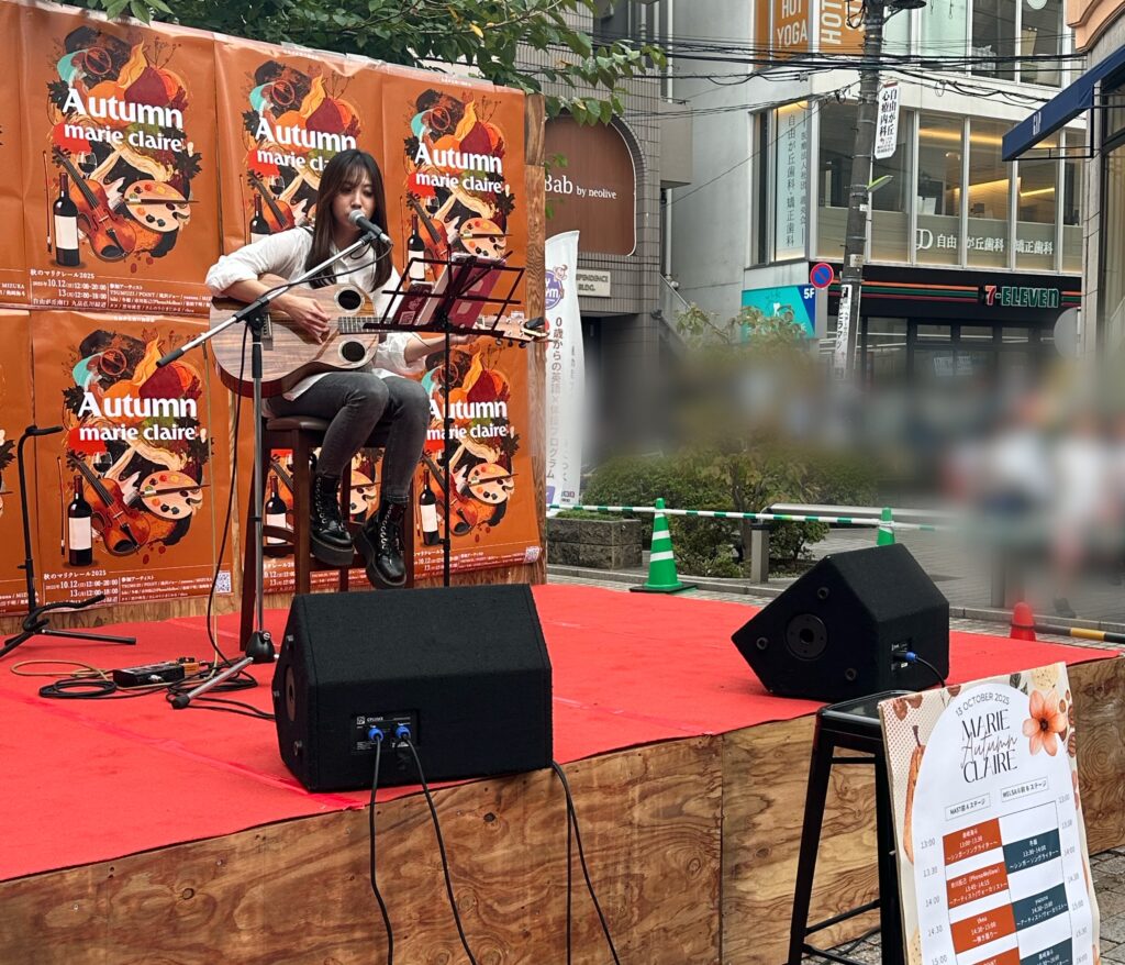 周辺に透き通るような美声が響き渡ります