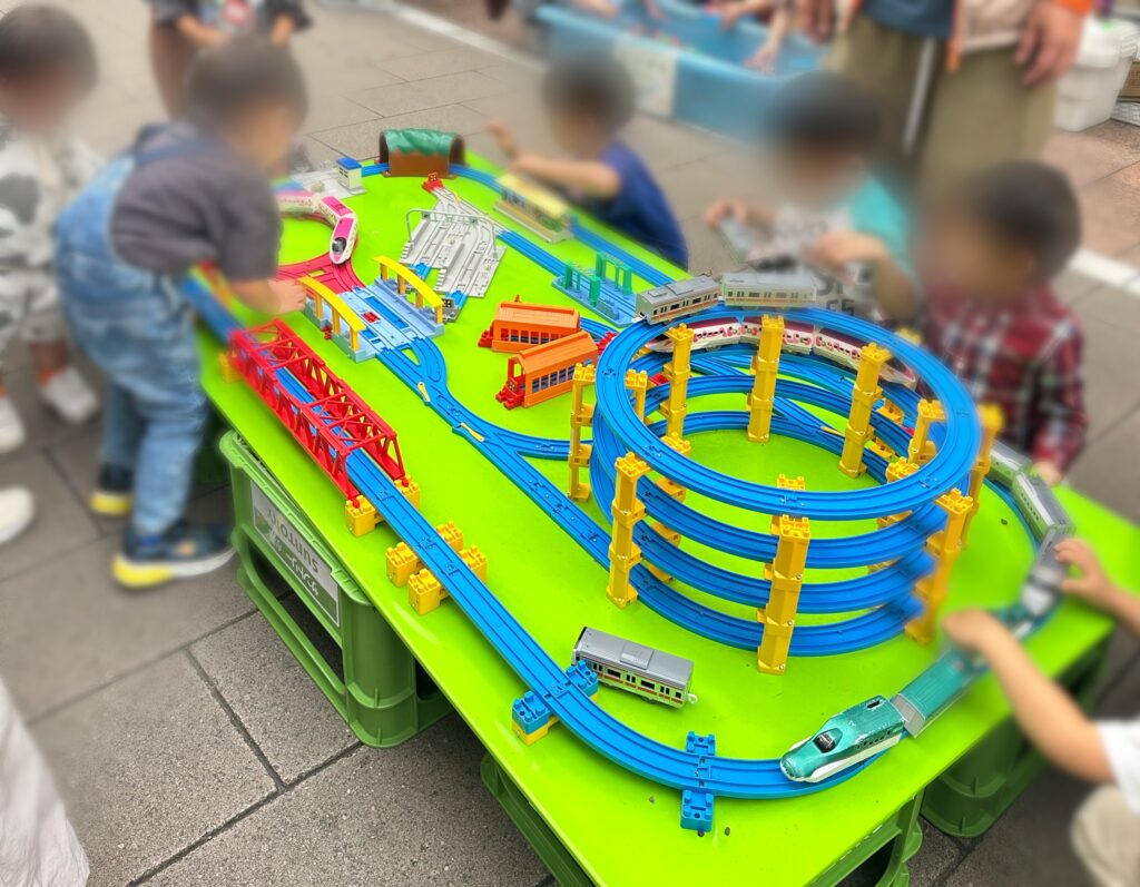 子どもたちも大喜び☆プラレール